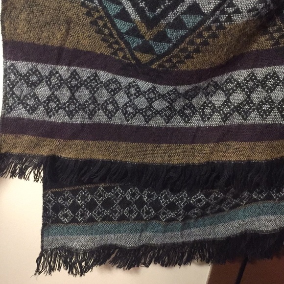 Beautiful Boho poncho - Picture 4 of 4